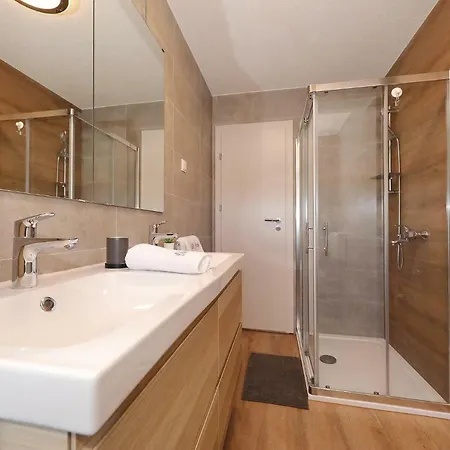 Vesela Villa *