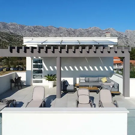 Villa Vesela *